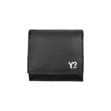 Vertical women's wallet with button closure