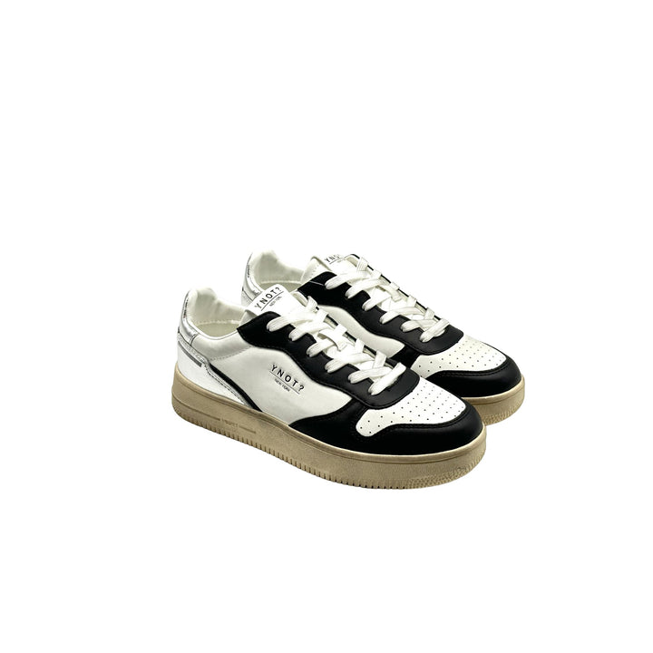 Sneakers Donna con tomaia in pelle e contrasti scamosciati neri